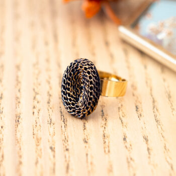 Petite bague Dahlia ovale - Assuna Vintage Crafts - bague dorée style rétro, bague art déco, bague vintage doré pour femme, bijoux bagues rétro dorés faits main en pièce unique, bague au style rétro, bague vintage fait main, bague cadeau