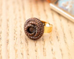 Petite bague Faustine bronze – Assuna Vintage Crafts – bague dorée style rétro, bague art déco, bague vintage doré pour femme, bijoux bagues rétro dorés faits main en pièce unique, bague au style rétro, bague vintage fait main, bague cadeau