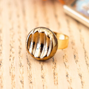 Petite bague Gina dorée - Assuna Vintage Crafts - bague dorée style rétro, bague art déco, bague vintage doré pour femme, bijoux bagues rétro dorés faits main en pièce unique, bague au style rétro, bague vintage fait main, bague cadeau