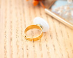 Petite bague Marine – Assuna Vintage Crafts – bague dorée style rétro, bague art déco, bague vintage doré pour femme, bijoux bagues rétro dorés faits main en pièce unique, bague au style rétro, bague vintage fait main, bague cadeau