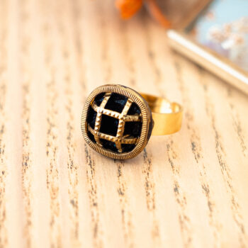 Petite bague Paulette dorée - Assuna Vintage Crafts - bague dorée style rétro, bague art déco, bague vintage doré pour femme, bijoux bagues rétro dorés faits main en pièce unique, bague au style rétro, bague vintage fait main, bague cadeau