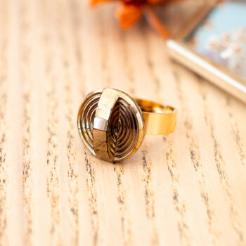 Petite bague Zoé dorée - Assuna Vintage Crafts - bague dorée style rétro, bague art déco, bague vintage doré pour femme, bijoux bagues rétro dorés faits main en pièce unique, bague au style rétro, bague vintage fait main, bague cadeau