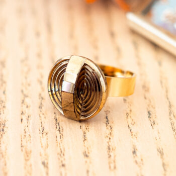 Petite bague Zoé dorée - Assuna Vintage Crafts - bague dorée style rétro, bague art déco, bague vintage doré pour femme, bijoux bagues rétro dorés faits main en pièce unique, bague au style rétro, bague vintage fait main, bague cadeau