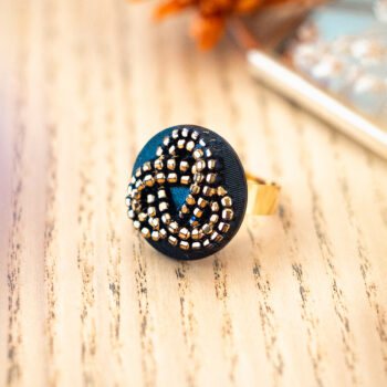 Grande bague Berthe dorée - Assuna Vintage Crafts - bague dorée style rétro, bague art déco, bague vintage doré pour femme, bijoux bagues rétro dorés faits main en pièce unique, bague au style rétro, bague vintage fait main, bague cadeau