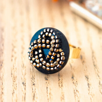 Grande bague Berthe dorée - Assuna Vintage Crafts - bague dorée style rétro, bague art déco, bague vintage doré pour femme, bijoux bagues rétro dorés faits main en pièce unique, bague au style rétro, bague vintage fait main, bague cadeau