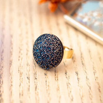 Grande bague Esmée - Assuna Vintage Crafts - bague dorée style rétro, bague art déco, bague vintage doré pour femme, bijoux bagues rétro dorés faits main en pièce unique, bague au style rétro, bague vintage fait main, bague cadeau