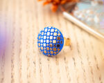 Grande bague Eugénie bleu - Assuna Vintage Crafts - bague dorée style rétro, bague art déco, bague vintage doré pour femme, bijoux bagues rétro dorés faits main en pièce unique, bague au style rétro, bague vintage fait main, bague cadeau