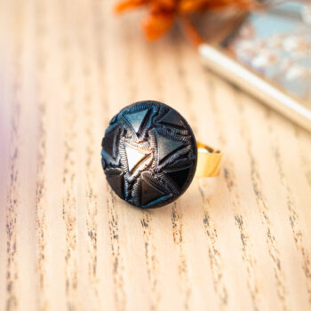 Grande bague Léonie - Assuna Vintage Crafts - bague dorée style rétro, bague art déco, bague vintage doré pour femme, bijoux bagues rétro dorés faits main en pièce unique, bague au style rétro, bague vintage fait main, bague cadeau