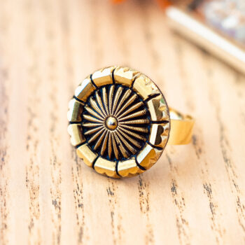 Grande bague Libanthe - Assuna Vintage Crafts - bague dorée style rétro, bague art déco, bague vintage doré pour femme, bijoux bagues rétro dorés faits main en pièce unique, bague au style rétro, bague vintage fait main, bague cadeau