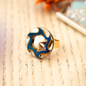 Grande bague Marcelle dorée - Assuna Vintage Crafts - bague dorée style rétro, bague art déco, bague vintage doré pour femme, bijoux bagues rétro dorés faits main en pièce unique, bague au style rétro, bague vintage fait main, bague cadeau