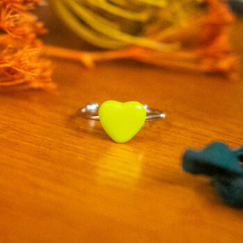 Bague fine Barbara jaune néon argentée - bague boutons ancien cœur - bague coeur - bague saint-valentin