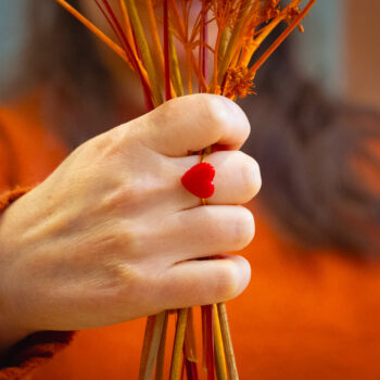 Bague fine Barbara rouge argentée - bague boutons ancien cœur - bague coeur - bague saint-valentin