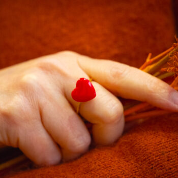 Bague fine Barbara rouge doré - bague boutons ancien cœur - bague coeur - bague saint-valentin